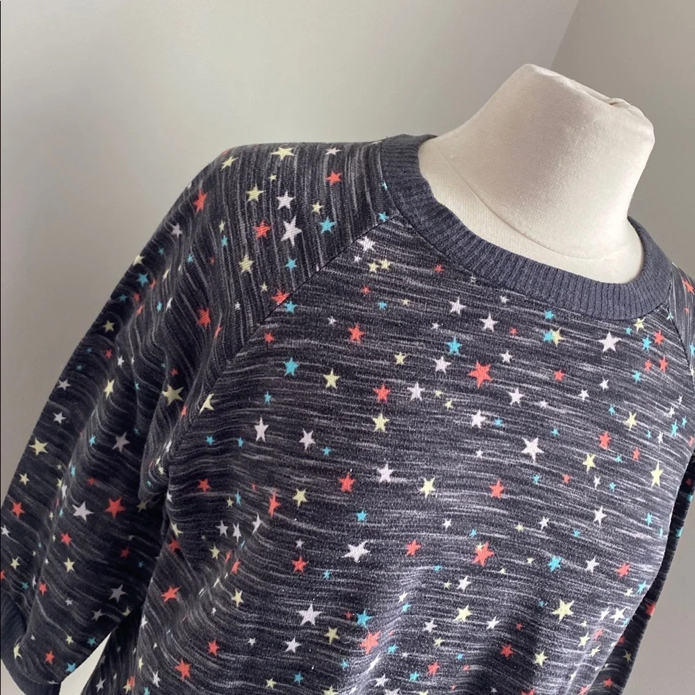 Secret Treasures Star Print Pajama Top Womens Sz Medium Grey